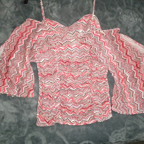 XOXO cold shoulder - Picture 1 of 1